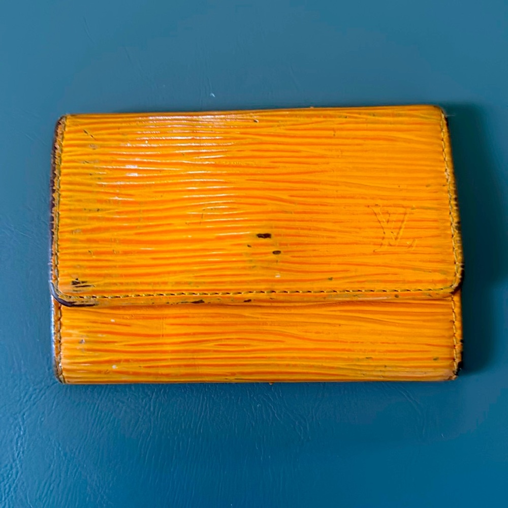 LV yellow epi 6-ring key holder minor wear and tear